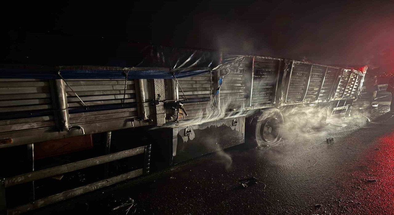 Osmaniyede mısır yüklü tır alev alev yandı