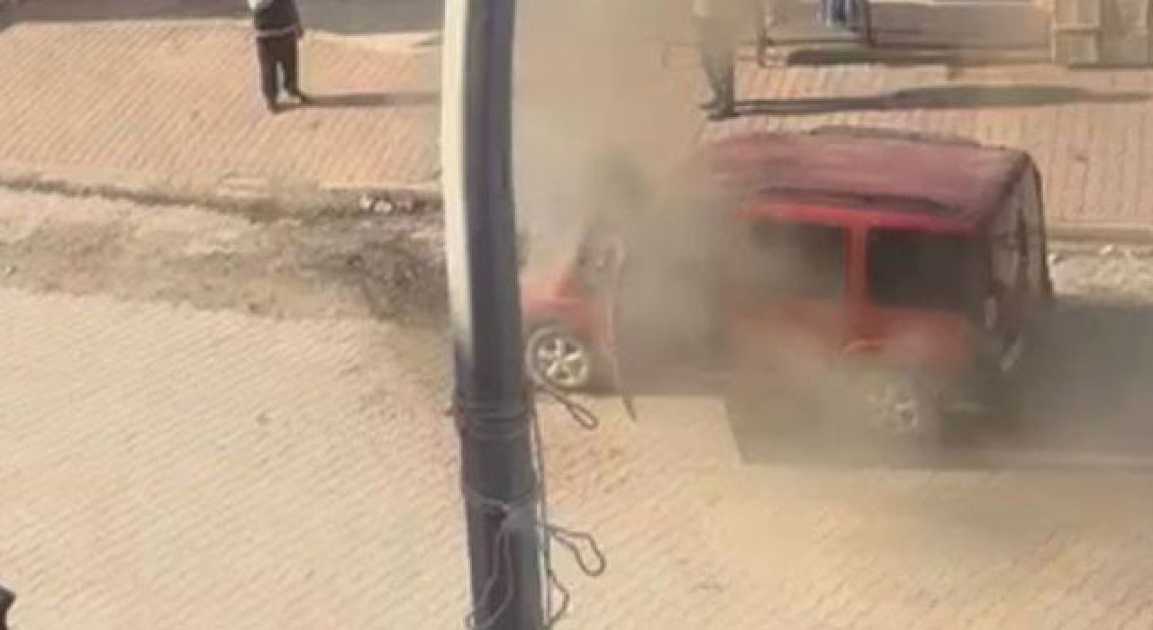 Osmaniye’de Park Halindeki Hafif Ticari Araç Alev Aldı