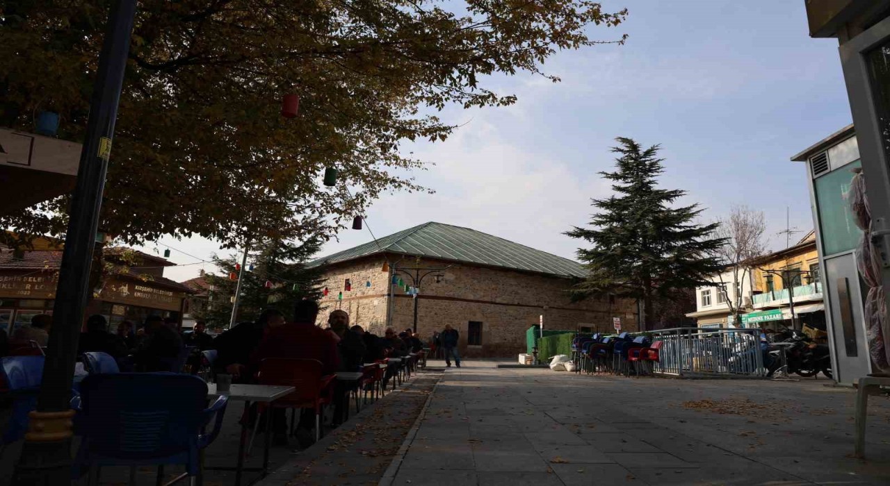 Osmanlı Mirası 161 yıllık Kırşehir Camii kırlangıç tavanıyla göz kamaştırıyor