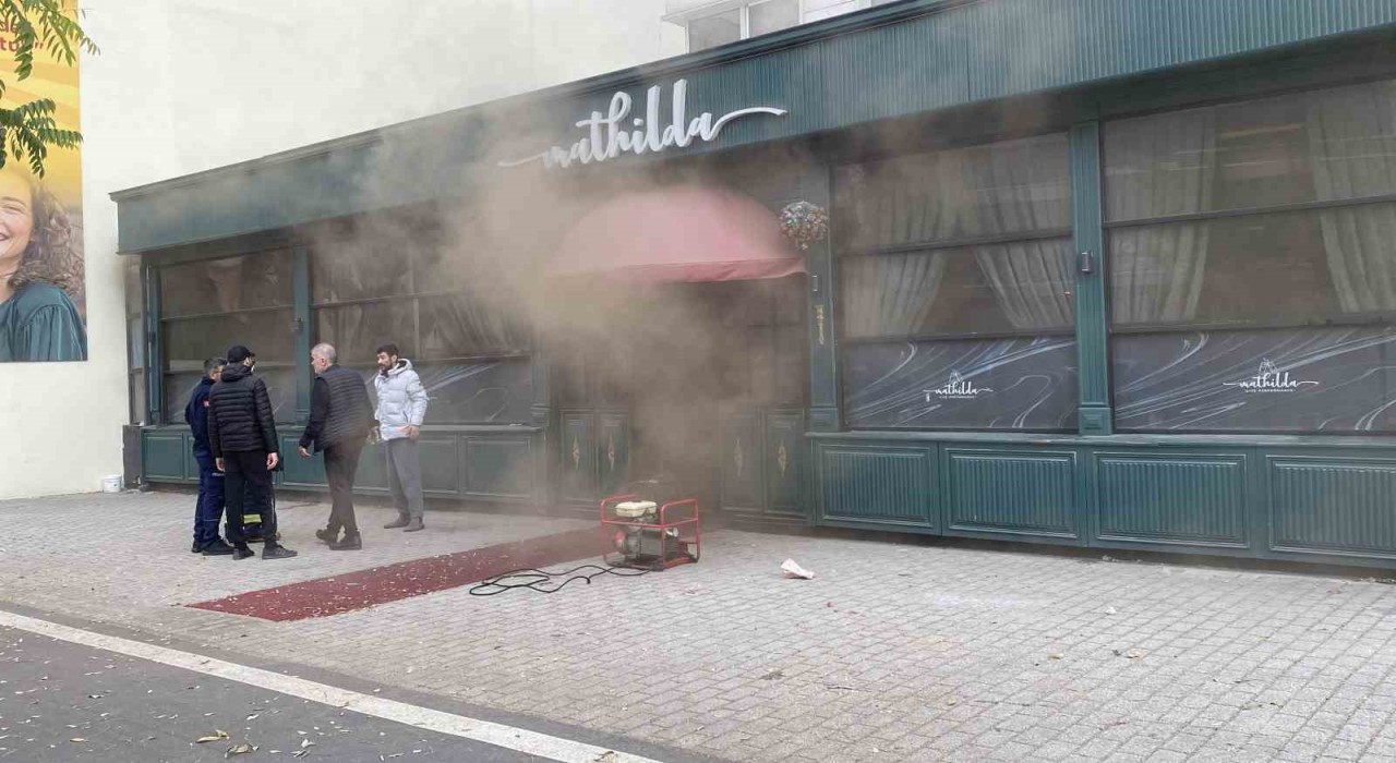 Otelde yangın paniği: 152 kişi tahliye edildi