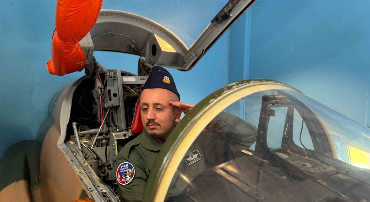 Otizmli birey Server Tolga Doğanın uçak kokpitine oturma hayali gerçek oldu