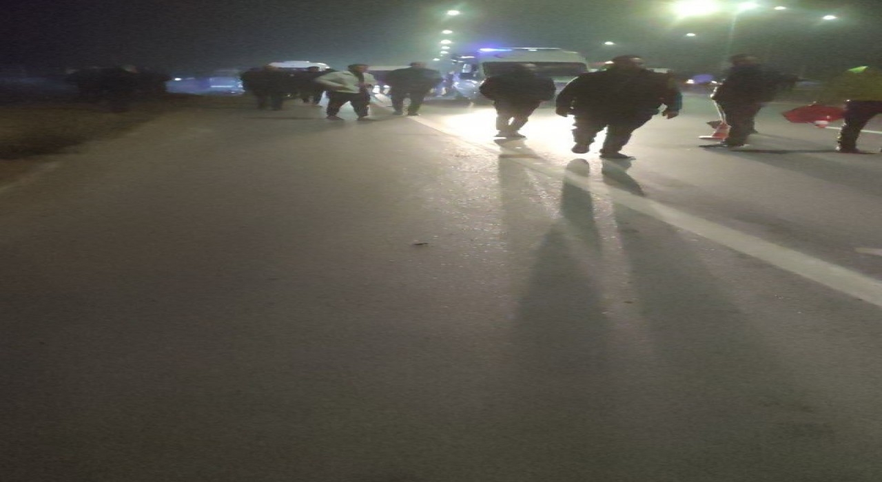 Otomobil ile motosiklet çarpıştı: 1i ağır 2 yaralı