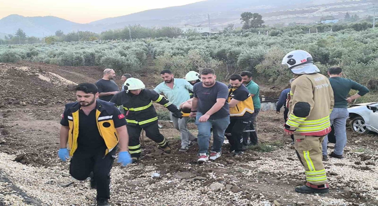 Otomobil zeytin bahçesine uçtu: 1 yaralı