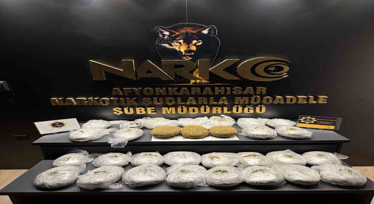 Otomobilin arka kapısının döşemesinin içerisine zulalanmış 11 kilo 500 gram uyuşturucu ele geçirildi