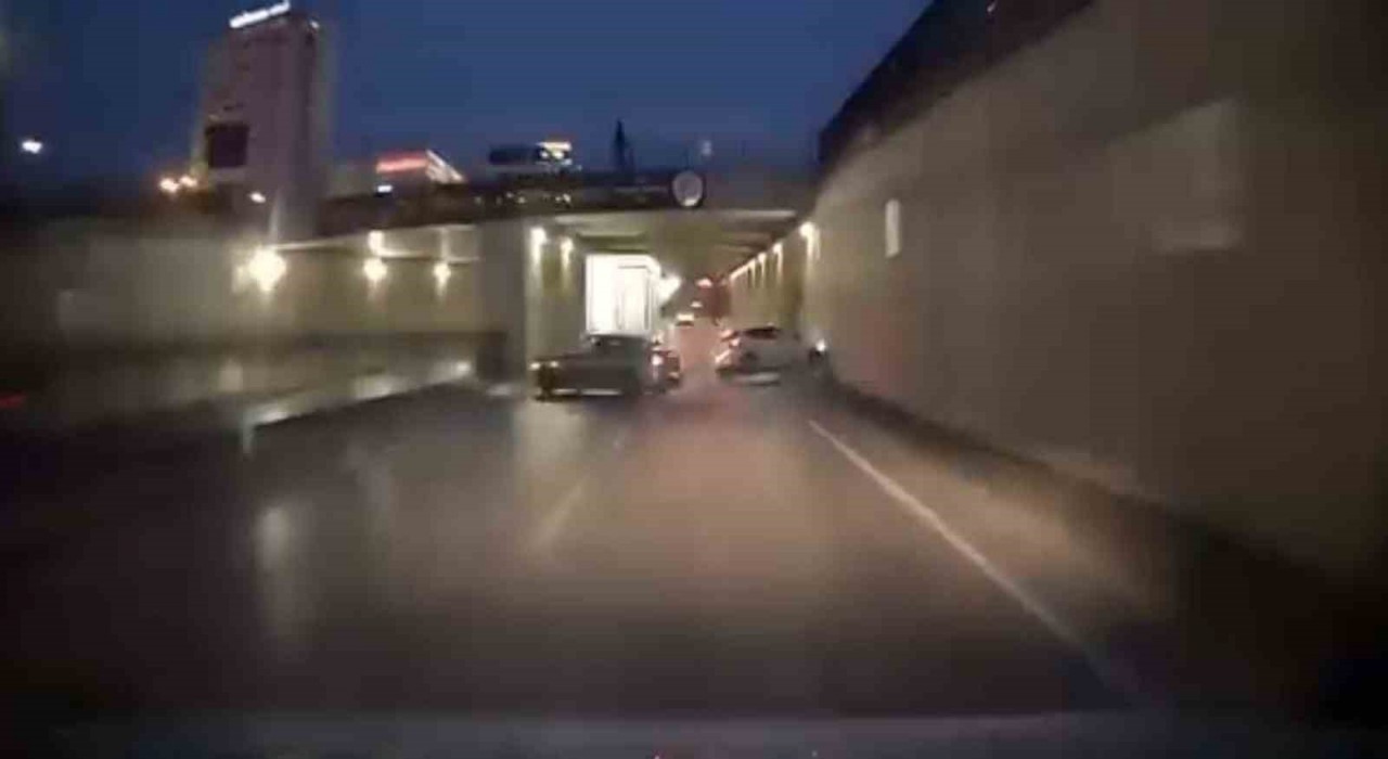 Otomobiliyle makas atarken kaza yaptı: O anlar araç kamerasında