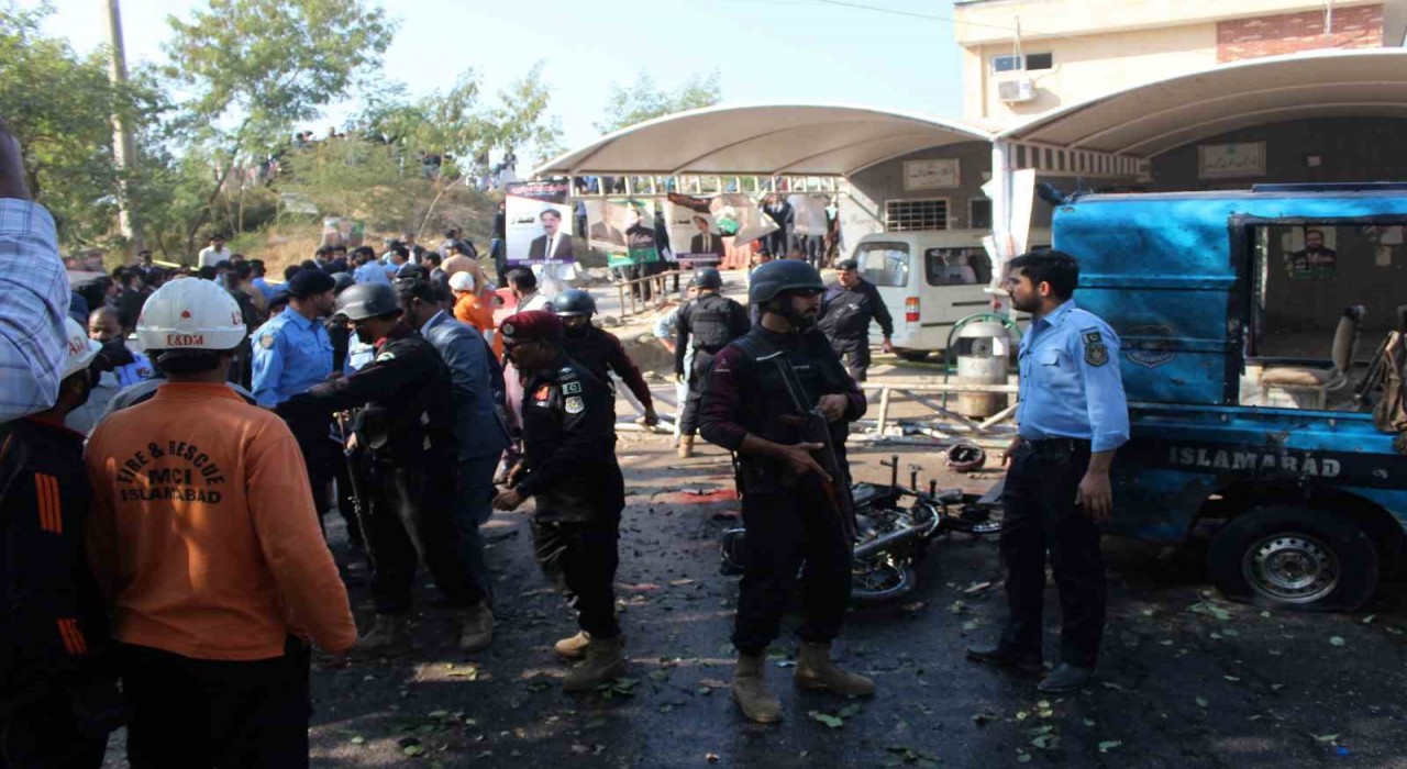 Pakistandaki intihar saldırısını Pakistan Talibanı üstlendi