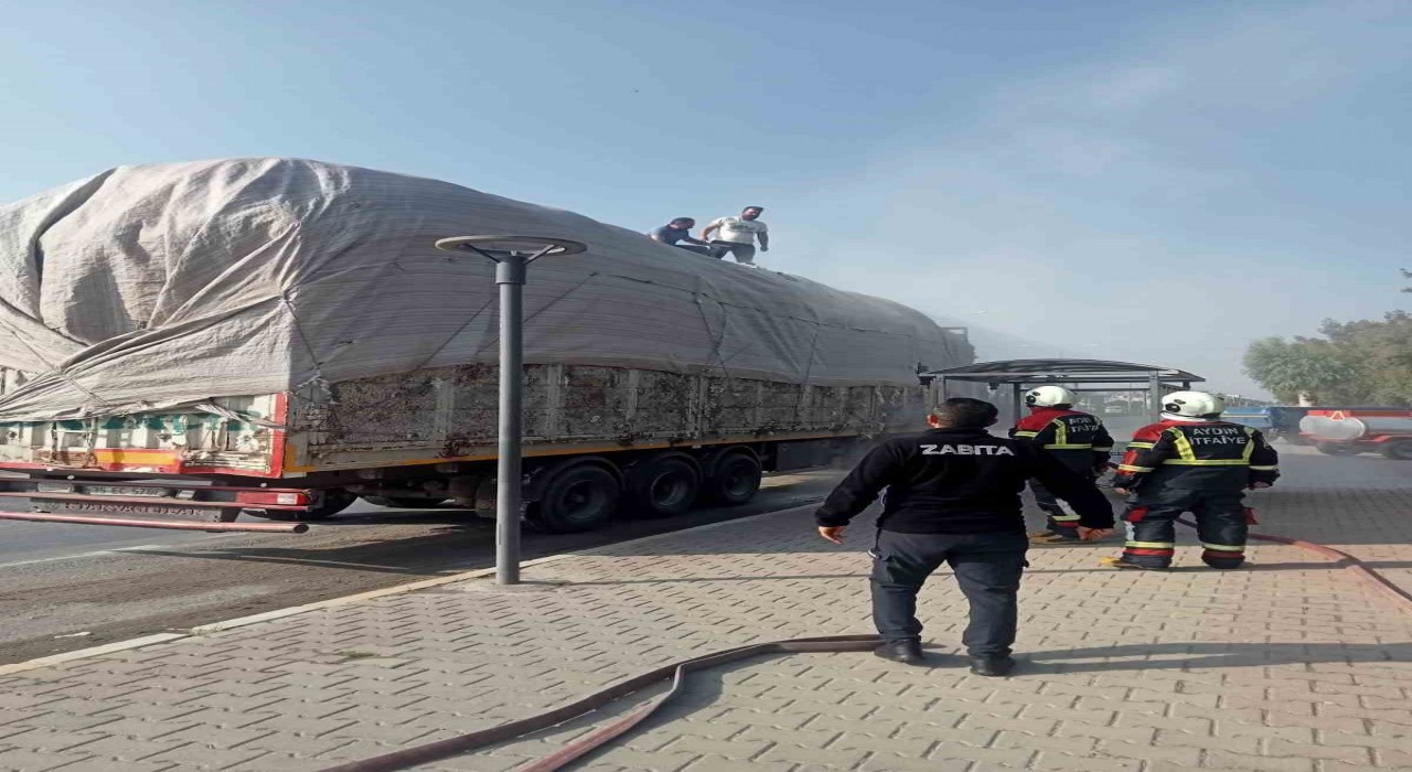 Pamuk yüklü tırda çıkan yangın büyümeden söndürüldü