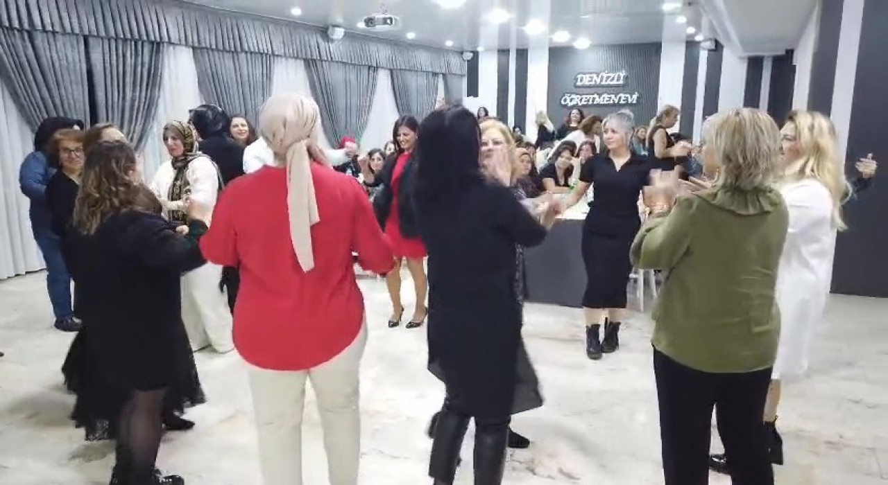 Pamukkalede öğretmenler günlerini coşkuyla kutladı