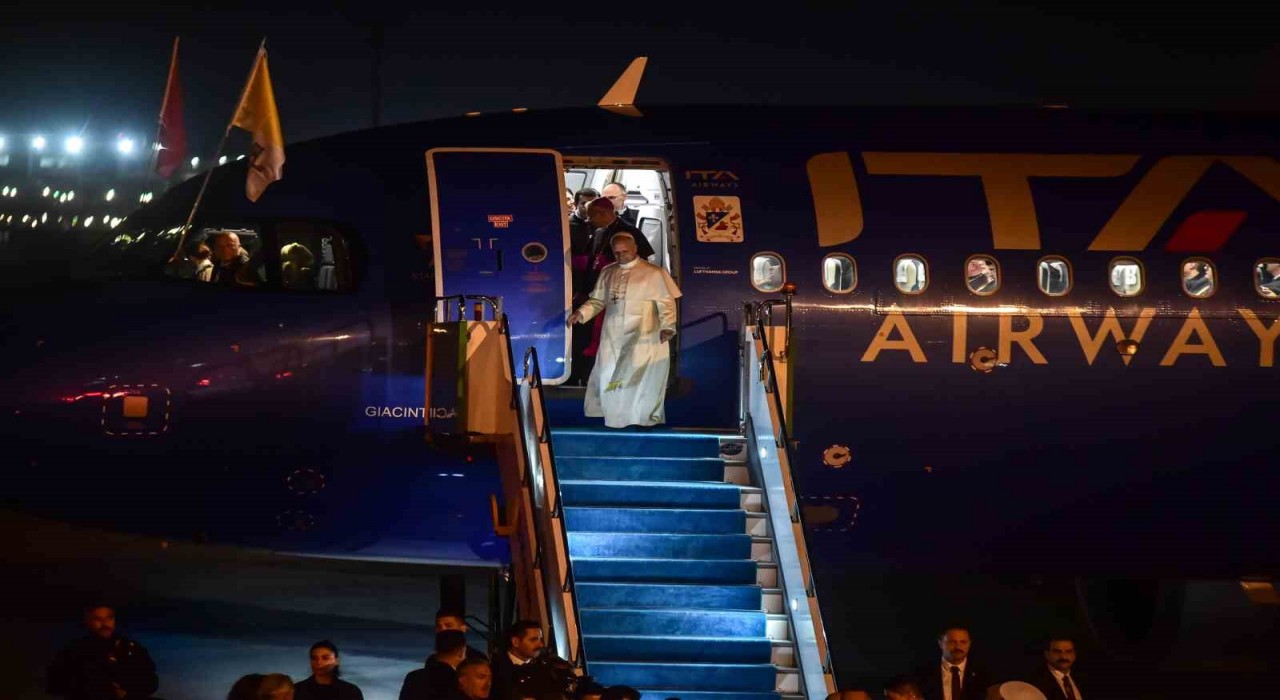 Papa 14. Leo İstanbula geldi