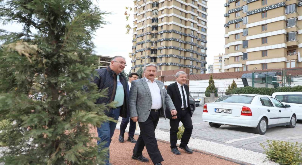 Parkların ve yeşil alanların belediyesi Melikgaziden Yıldırım Beyazıta iki park daha