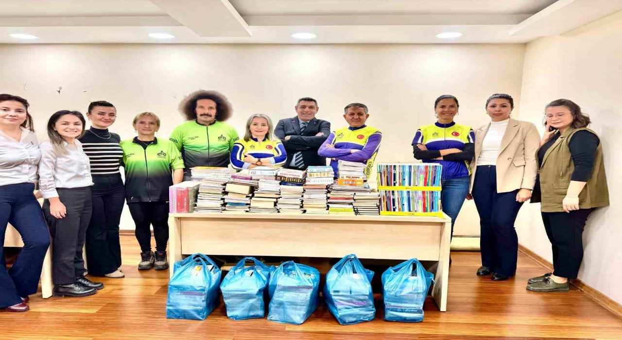 Pedalla Kitap Götürüyoruz kampanyasına destek