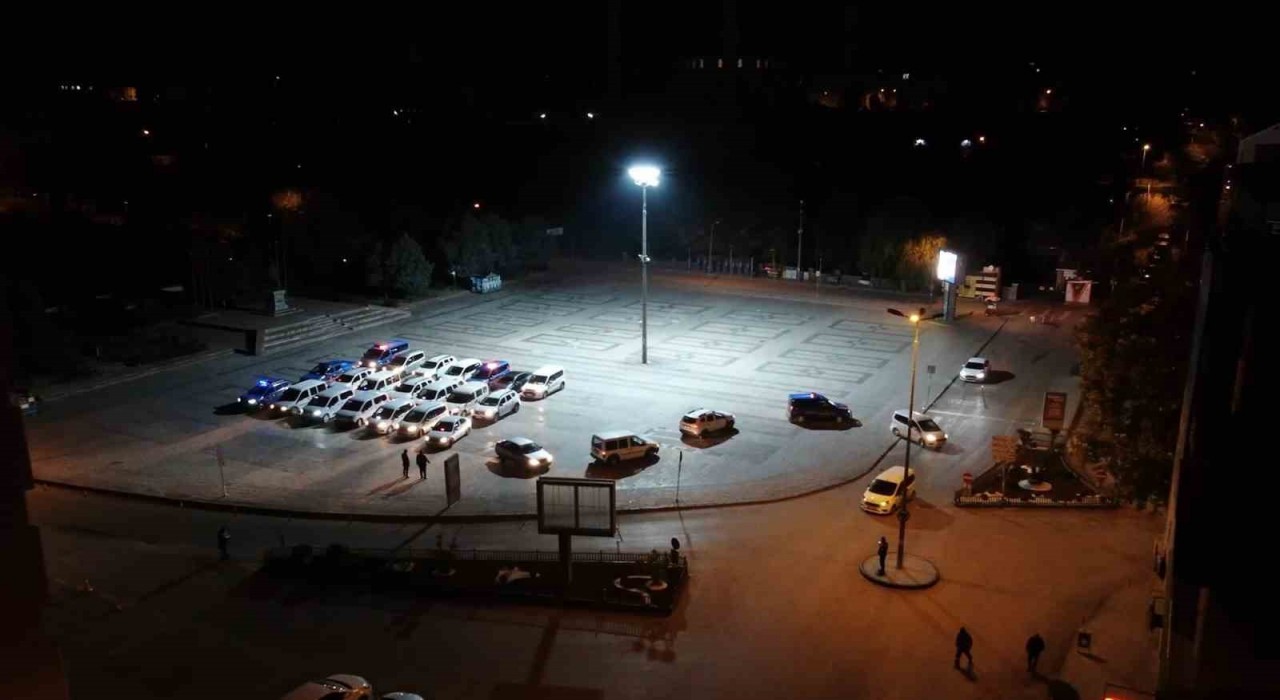 Polis ve jandarmadan eş zamanlı şafak operasyonu: Çok sayıda firari hükümlü yakandı