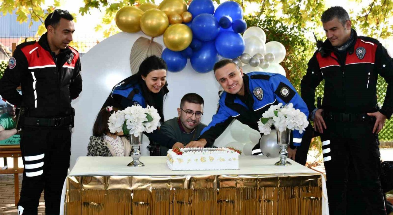 Polislerden cam kemik hastası Buğraya davullu, zurnalı doğum günü