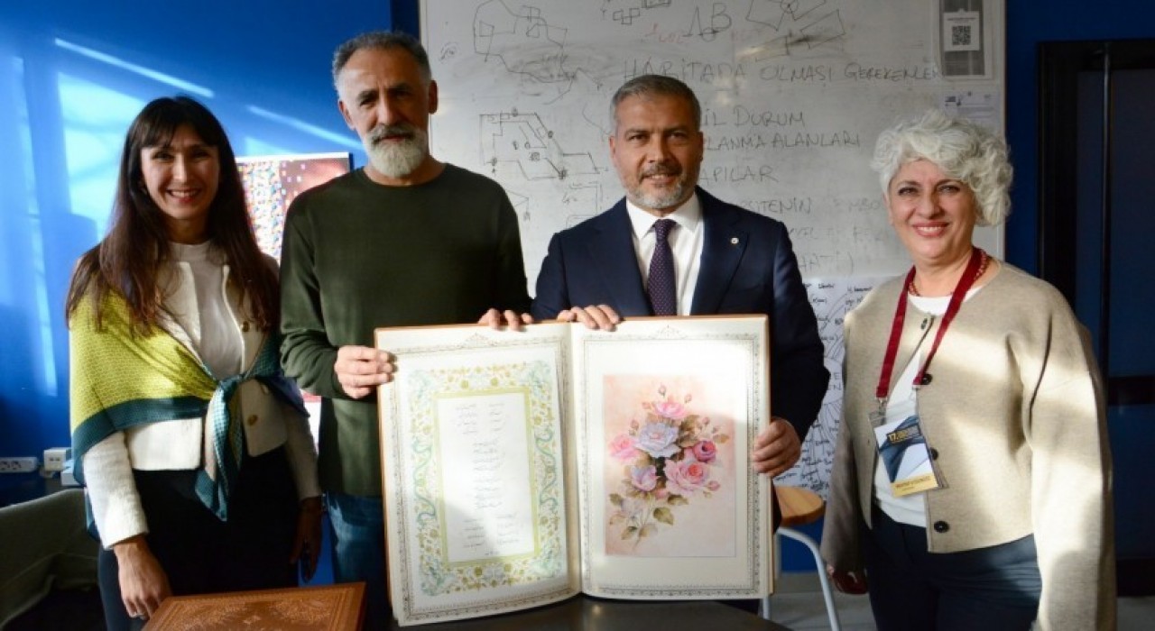 Rektör Adıgüzel, 17. Uluslararası Anadolu Kaligrafi ve Tipografi Etkinliğini ziyaret etti