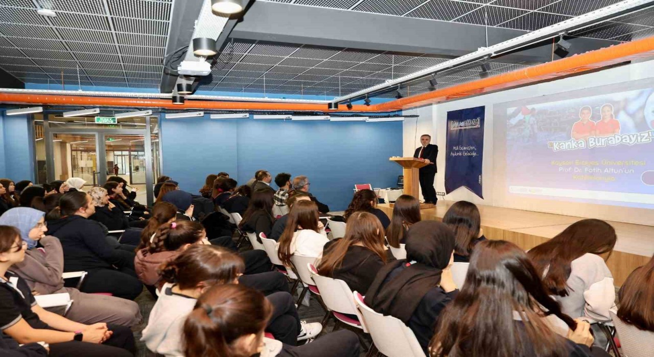 Rektör Prof. Dr. Altun, öğrenciler ile bir araya geldi