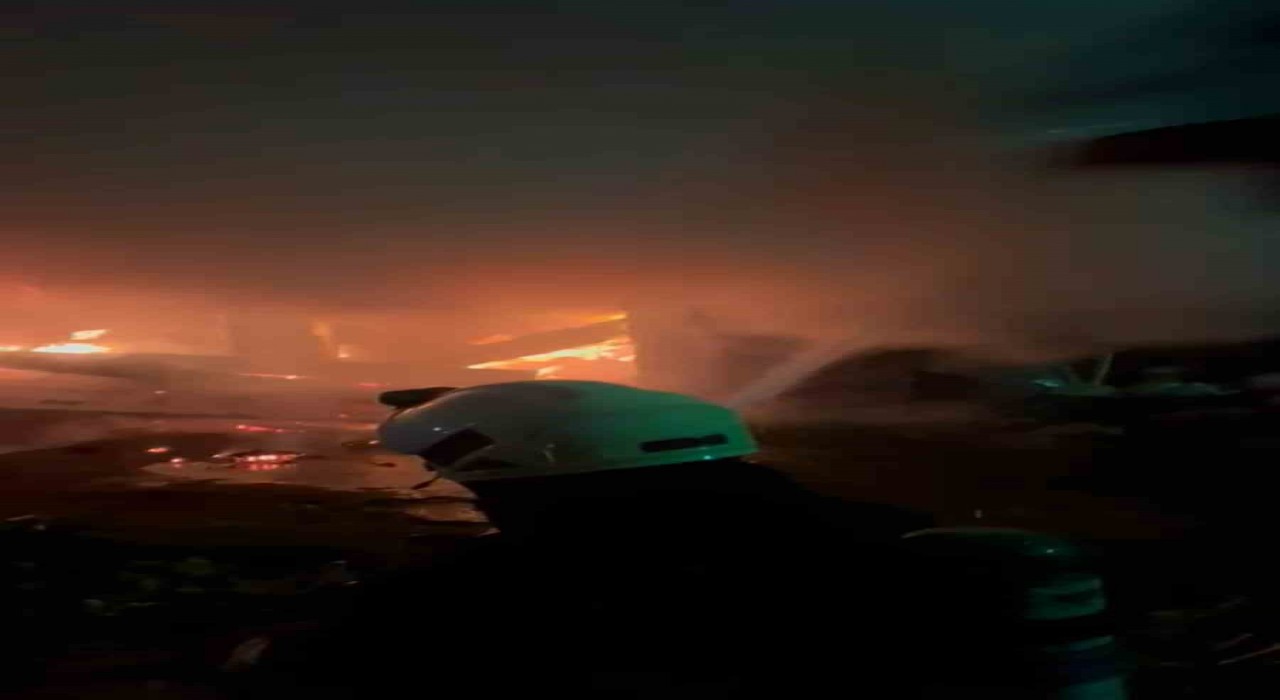 Rizede 3 katlı binanın kömürlüğünde yangın paniği