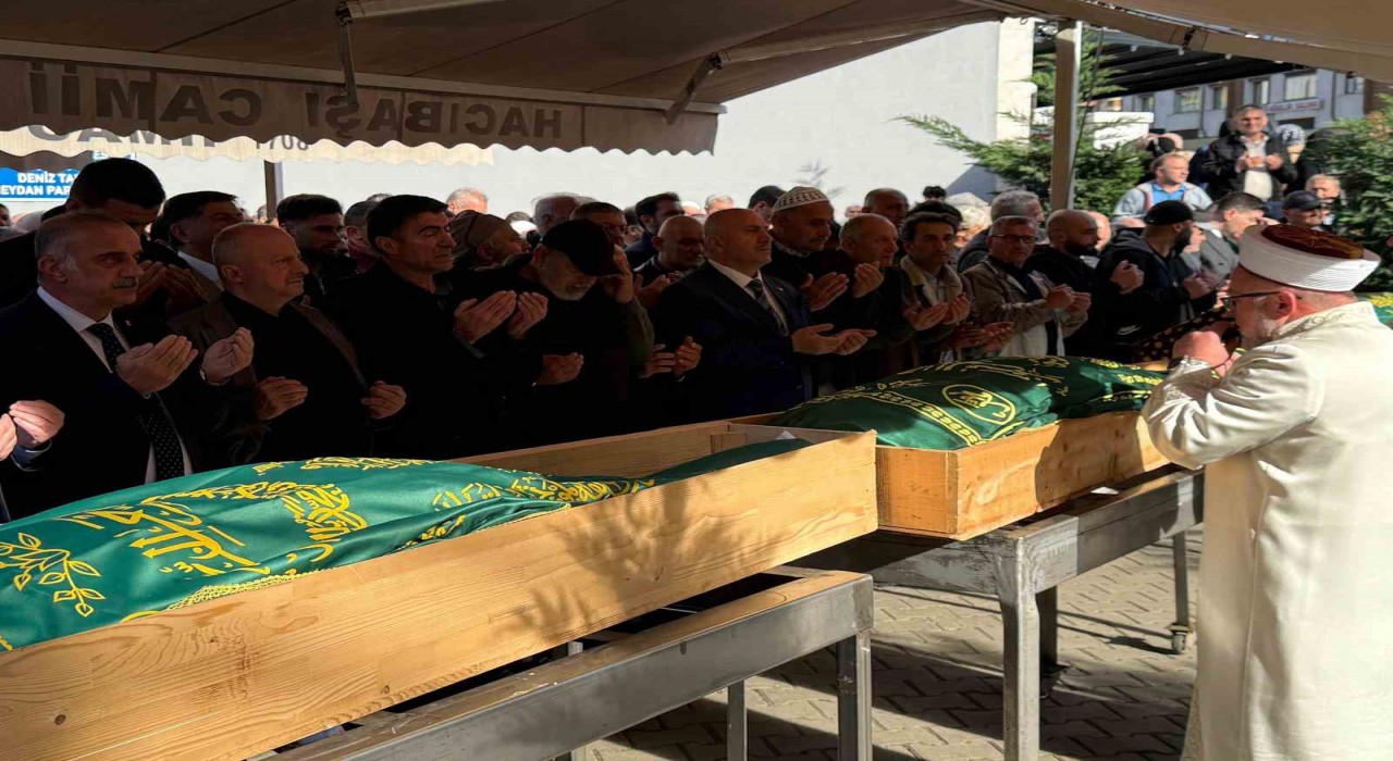 Rizede ahşap yapının üzerlerine düşmesi sonucu ölen 2 kişi toprağa verildi