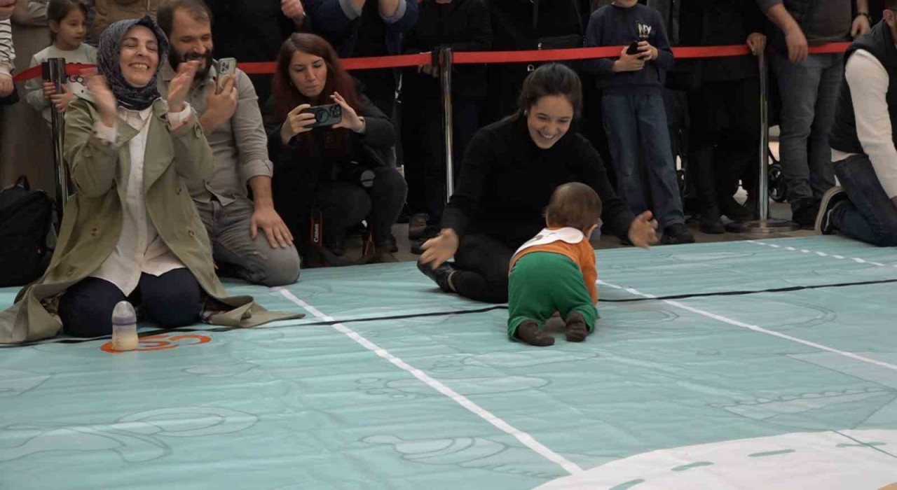 Rizede emekleme yarışında bebeklerden çok aileler yarıştı