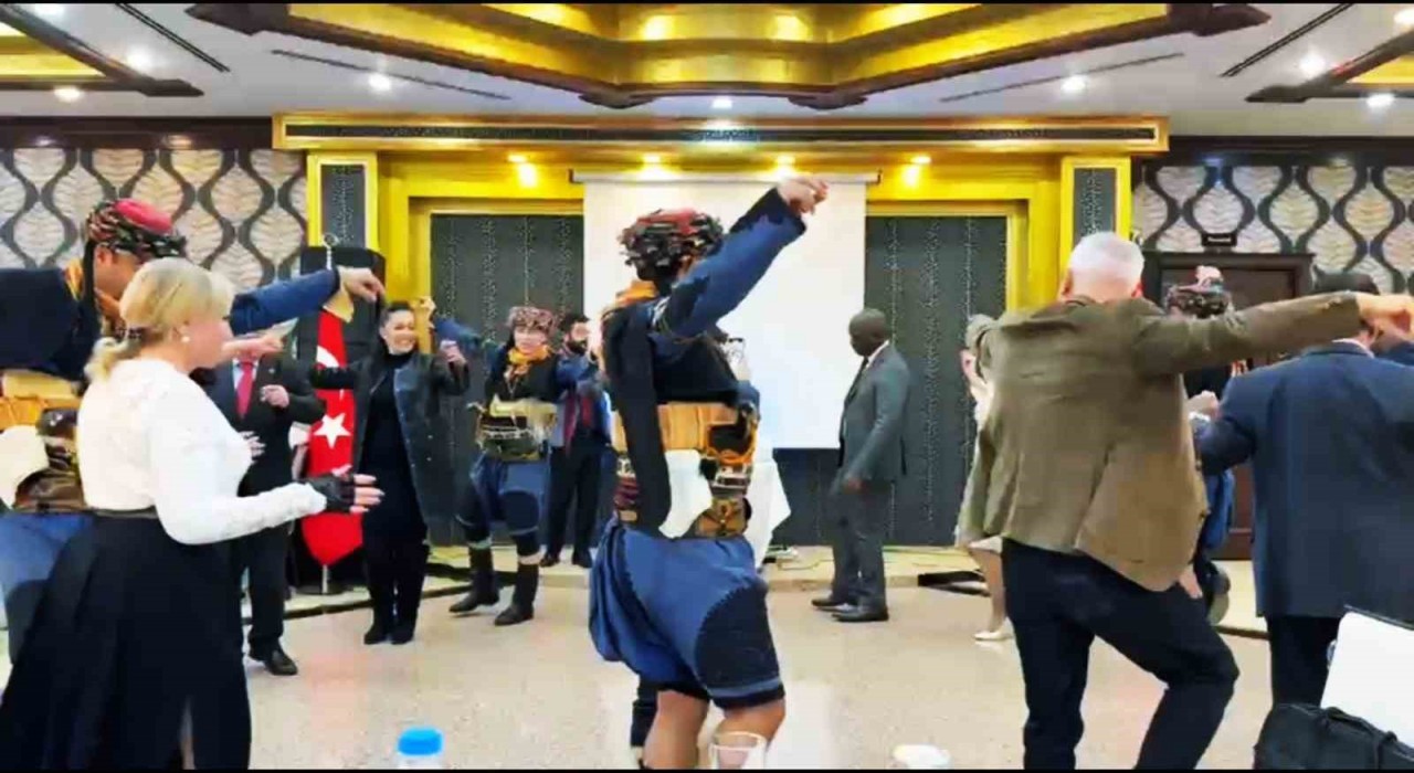 Sağlık Turizmi konferansında Büyükelçiler ‘Zeybek oynadı