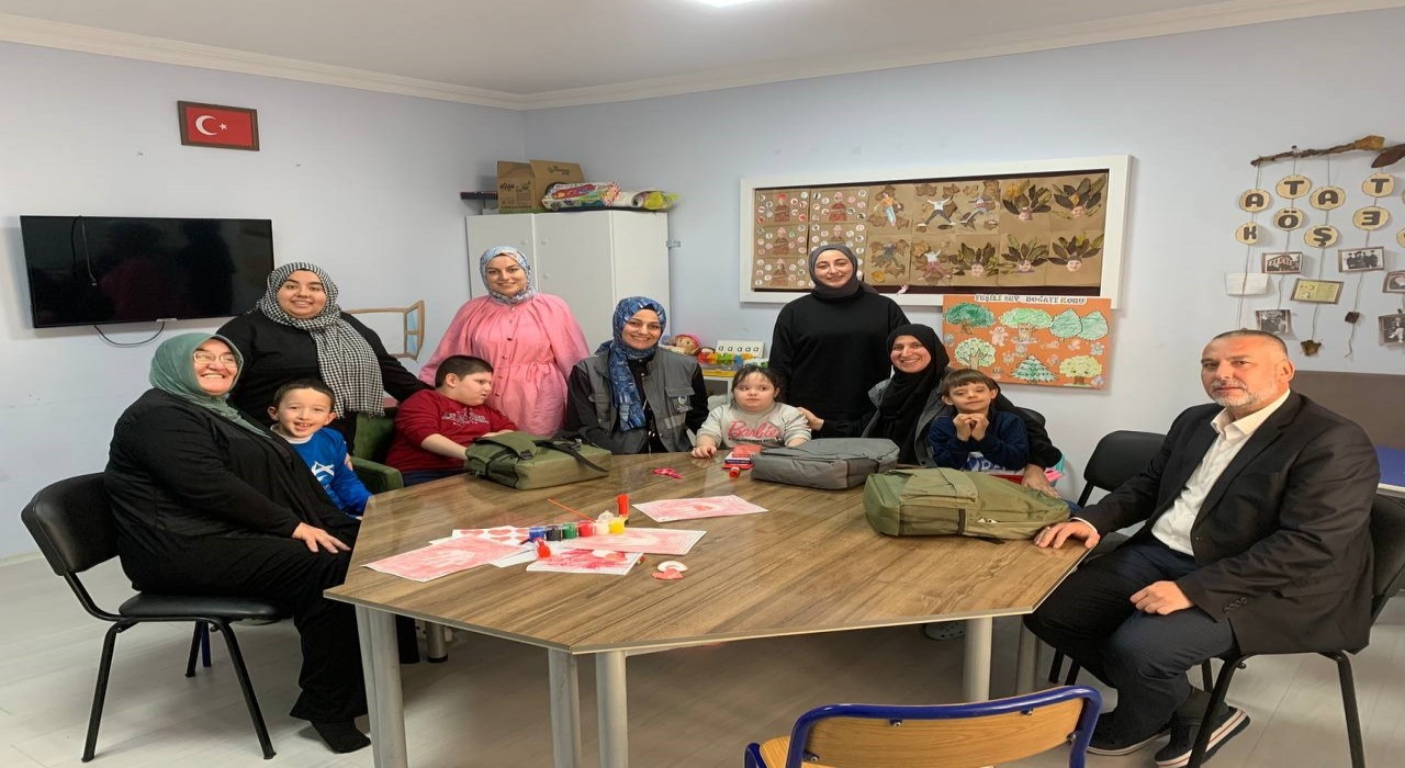 Sakarya Büyükşehirden Pamukovada özel öğrencilere anlamlı ziyaret