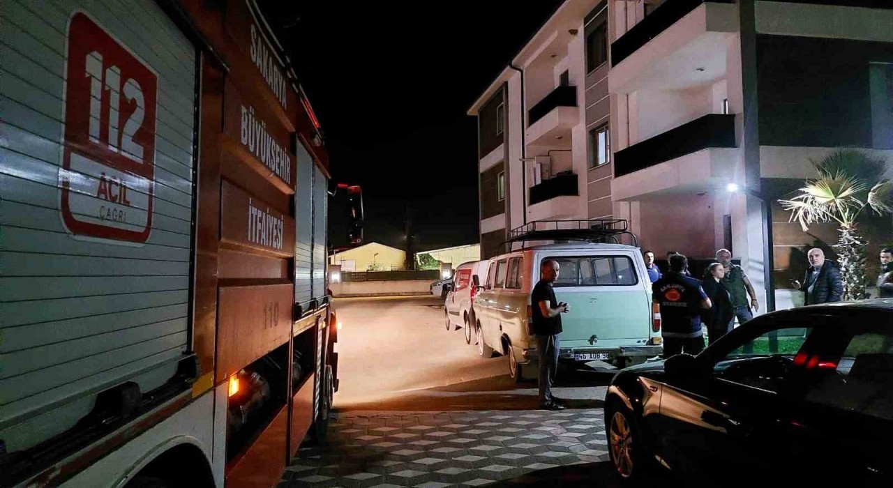 Sakaryada 4 yaşındaki çocuk evde kilitli kaldı, itfaiye balkondan girdi