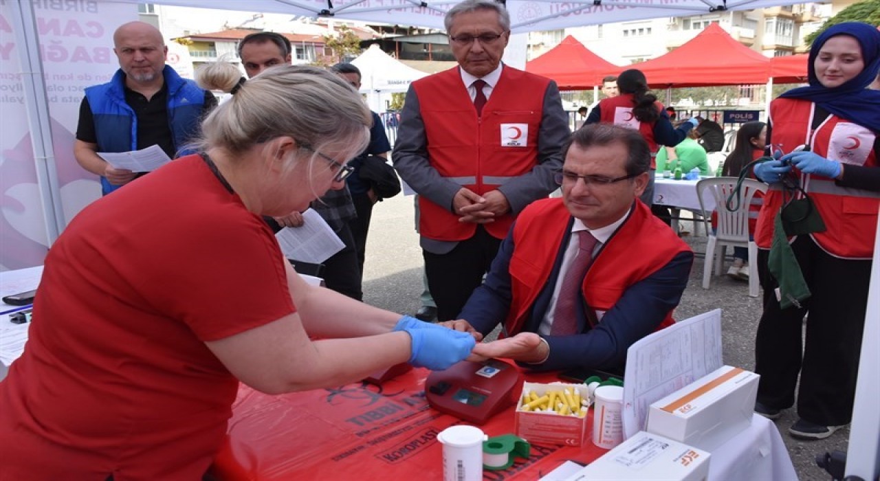 Salihliden Kızılaya rekor kan bağışı