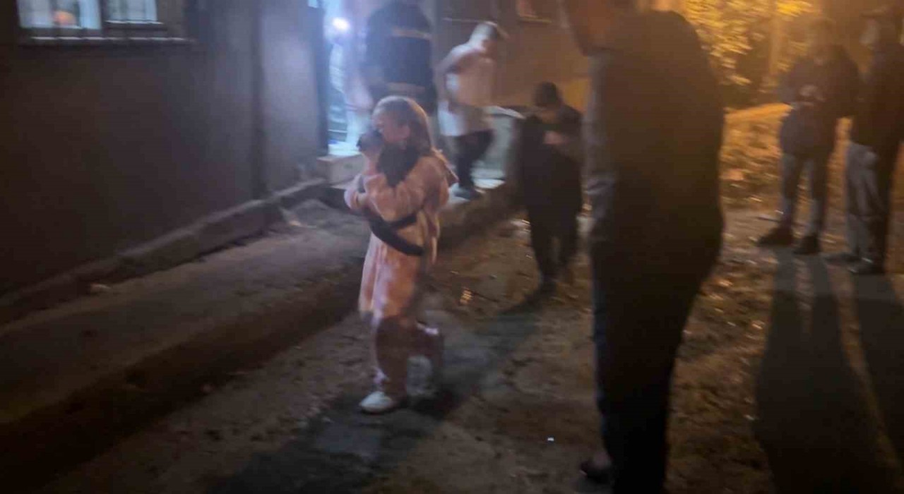 Samsunda soba parladı: 2 kişi dumandan etkilendi, küçük kız kedisi için gözyaşı döktü