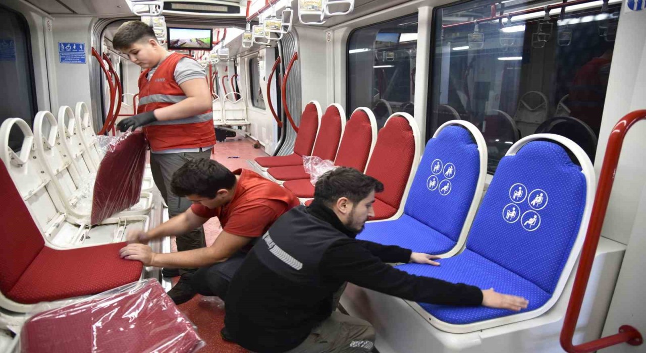 Samsunda tramvayların koltukları yenileniyor