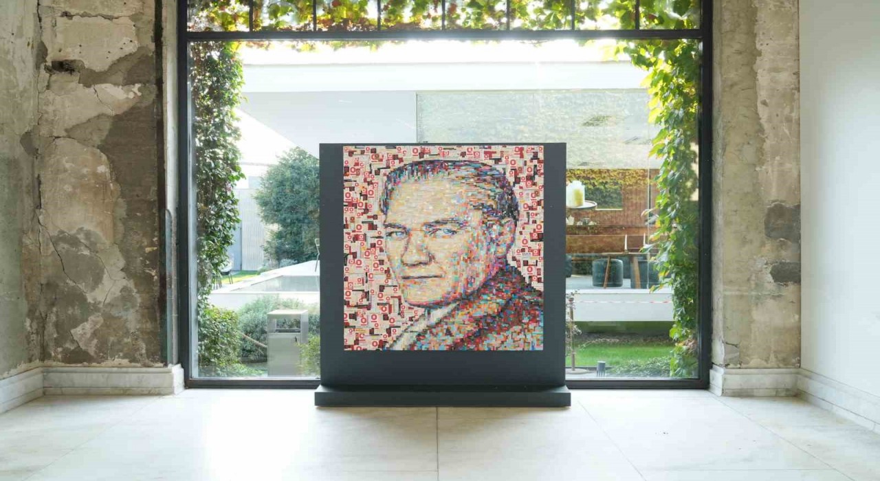 Sanatçı Deniz Sağdıçtan Espressolab malzemeleriyle ileri dönüşüm Atatürk portresi