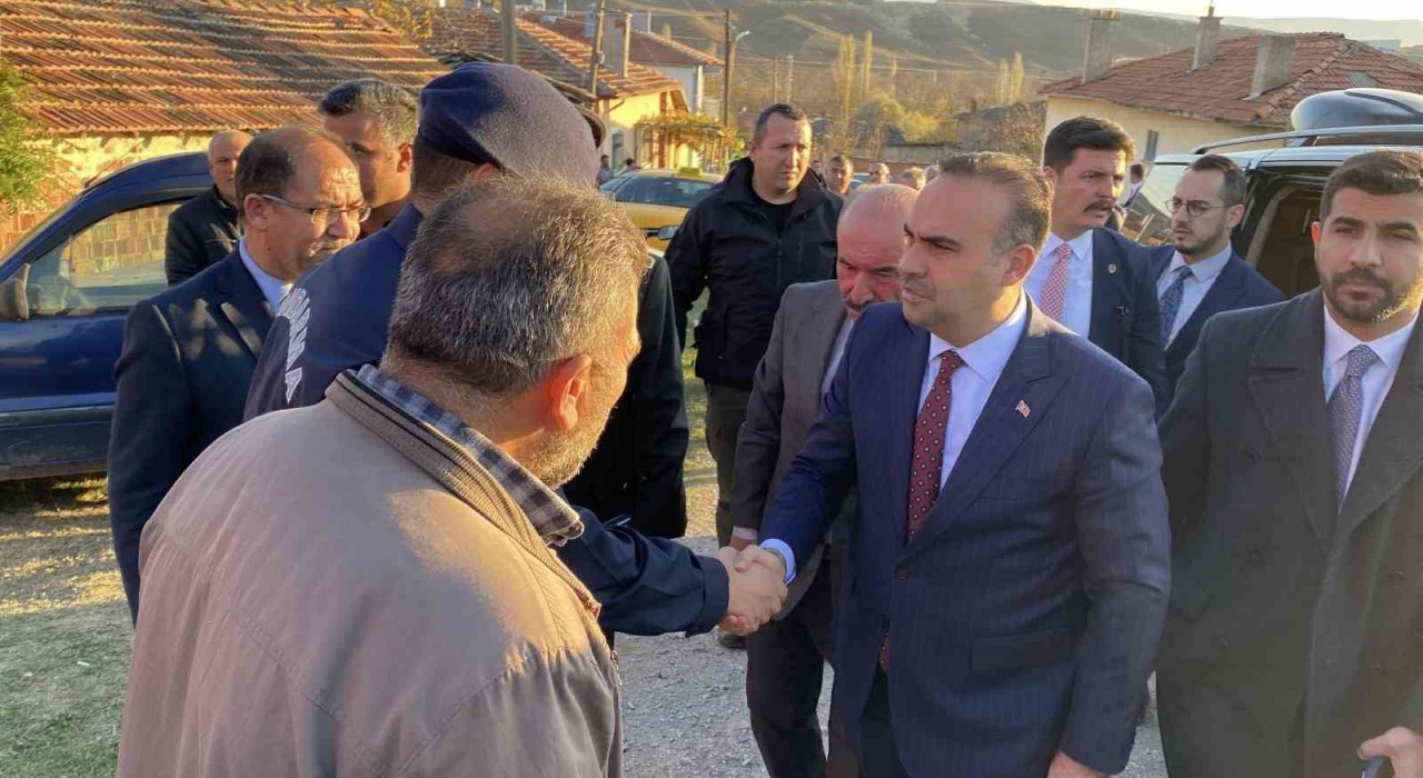 Sanayi ve Teknoloji Bakanı Kacırdan şehit ailesine taziye ziyareti