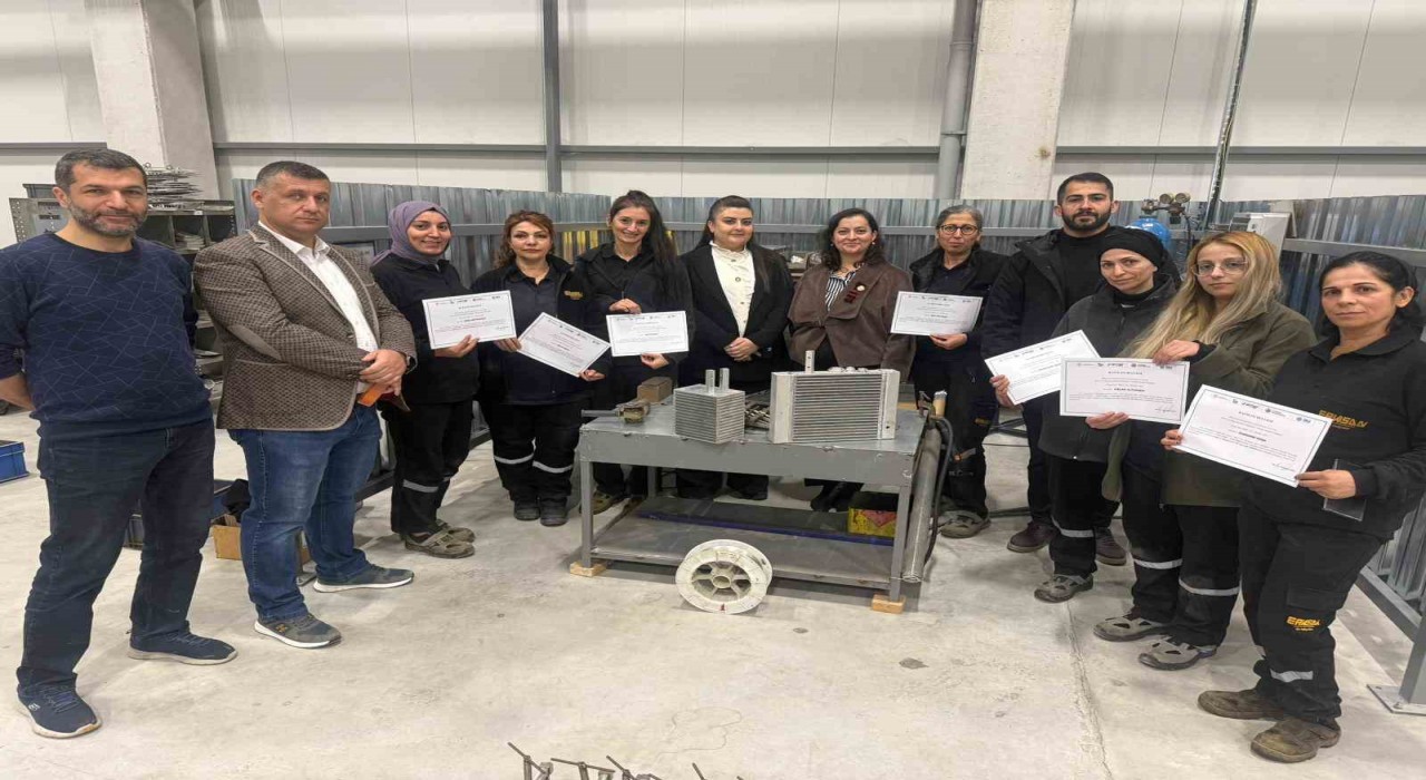 Sanayide kadın gücü: Çorumda 15 kadın kaynakçı sertifikalarını aldı