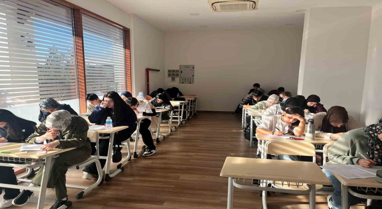 Sancaktepe Belediyesinden gençlere gerçeğini aratmayan TYT deneme sınavı