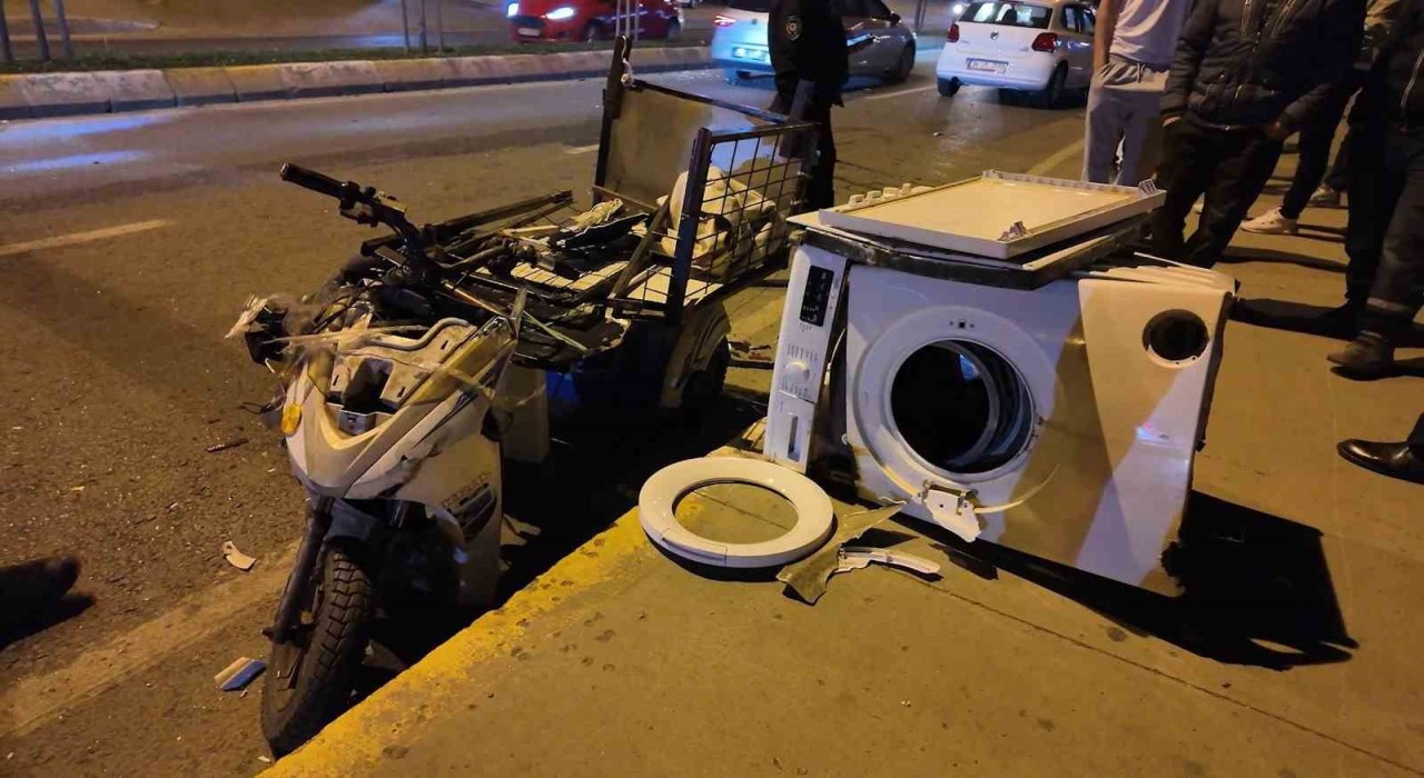 Sancaktepede otomobil ile motosiklet çarpıştı: 1 yaralı