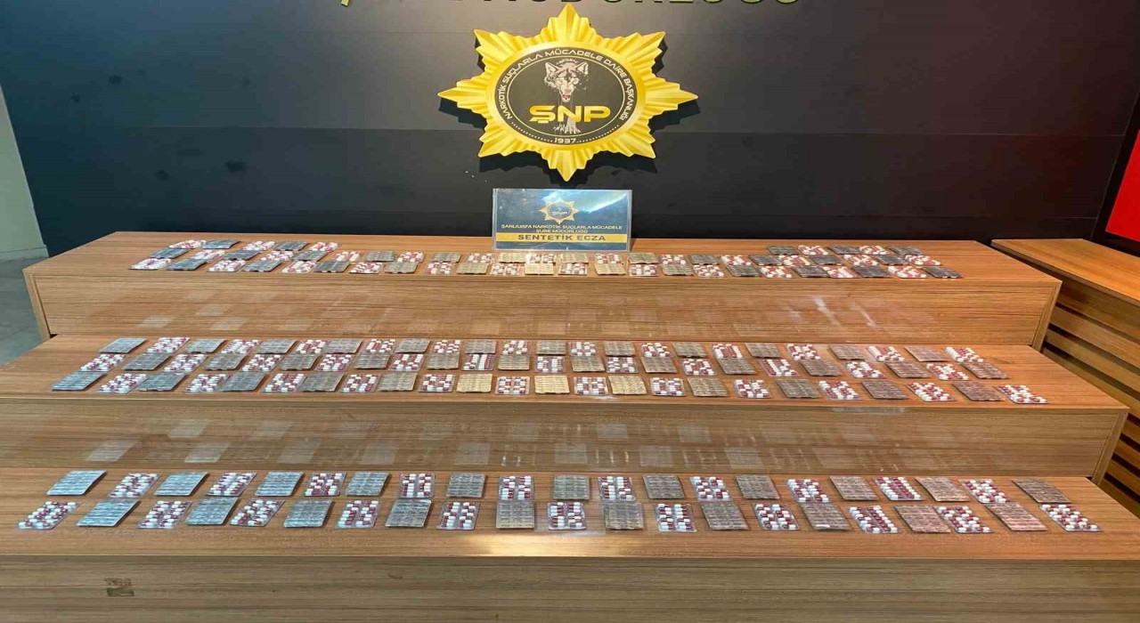 Şanlıurfada 2 bin 404 uyuşturucu hapla yakalanan şahsa gözaltı