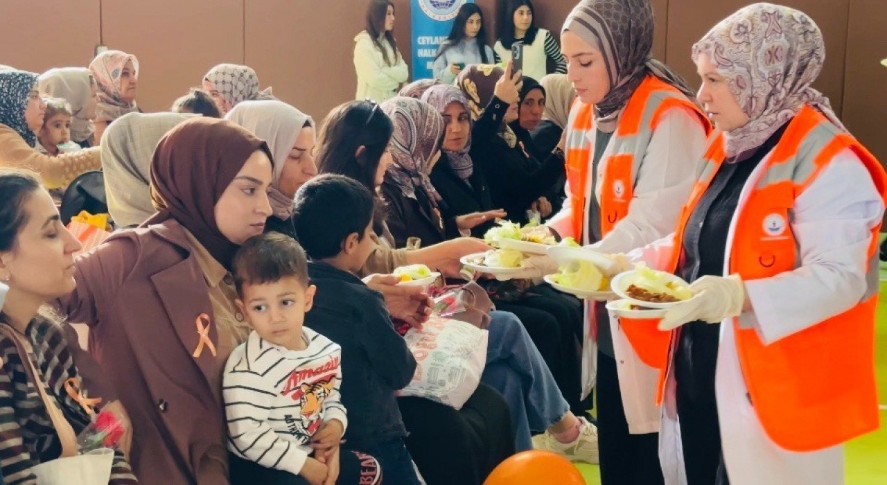 Şanlıurfada çiğköfteli ve halaylı Kadına şiddete hayır etkinliği