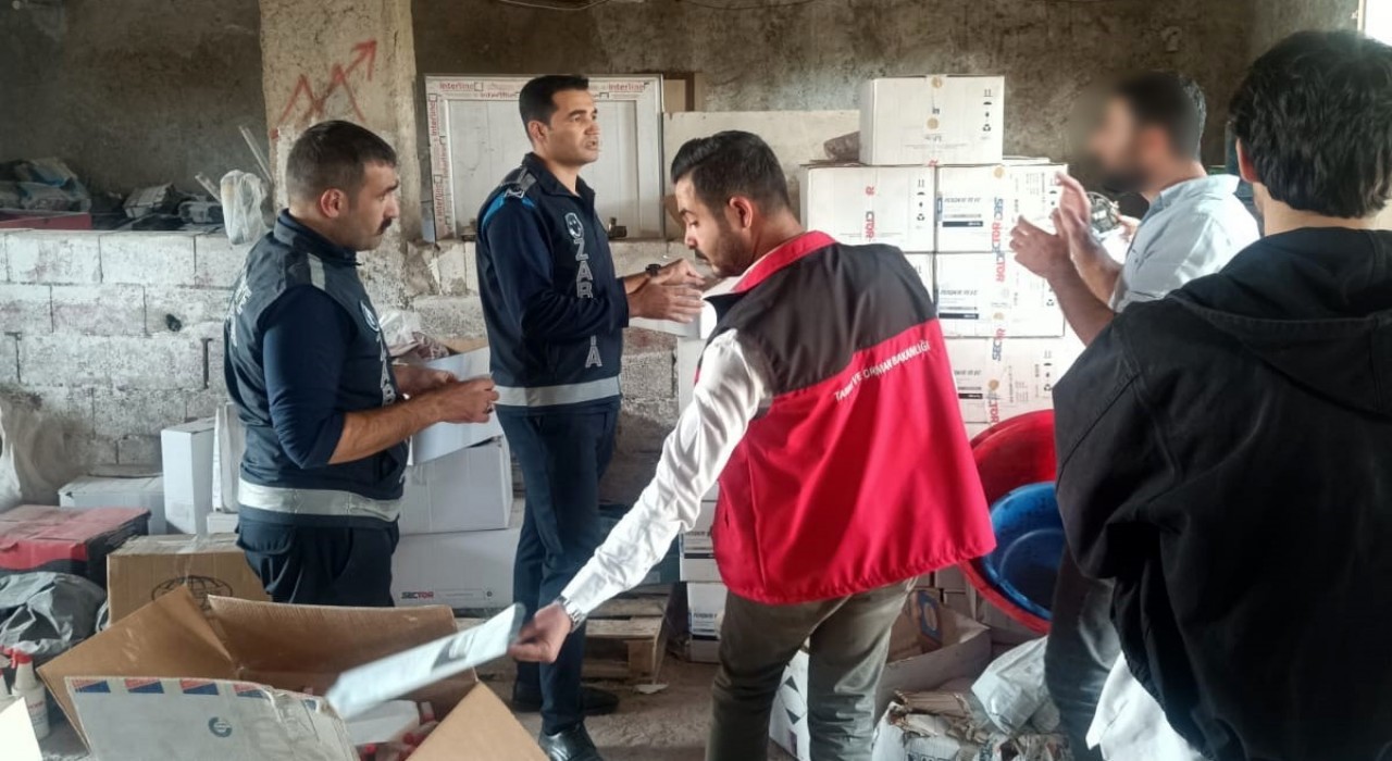 Şanlıurfada onlarca koli sahte zirai ilaç ele geçirildi