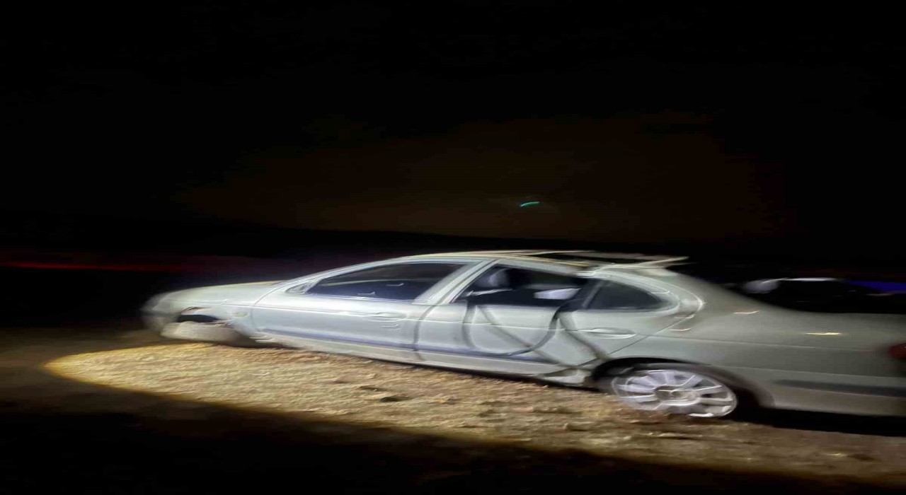 Şanlıurfada şarampole uçan otomobildeki 1 kişi öldü, 2 kişi yaralandı