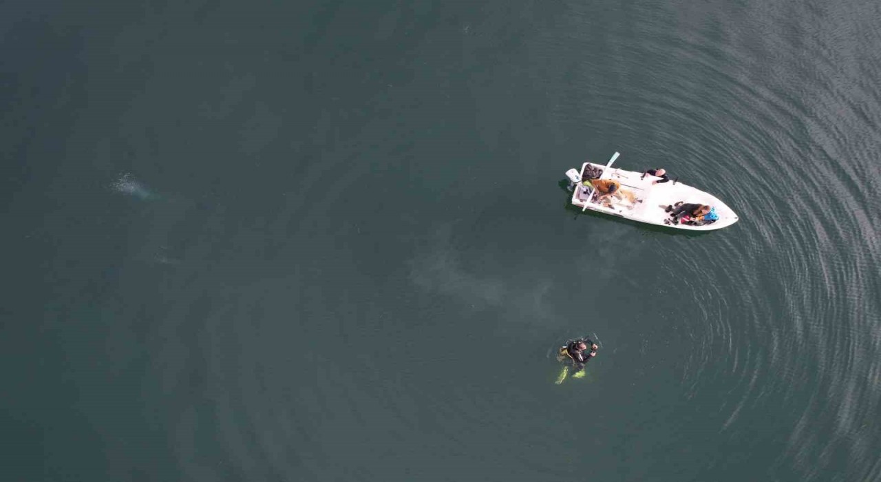 Sapanca Gölündeki endişelendiren kabarcıklar su altından ve havadan görüntülendi