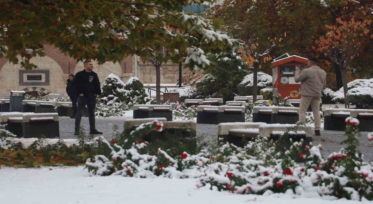 Şehir beyaz gelinliğini giydi, Sivasta kartpostallık görüntüler oluştu