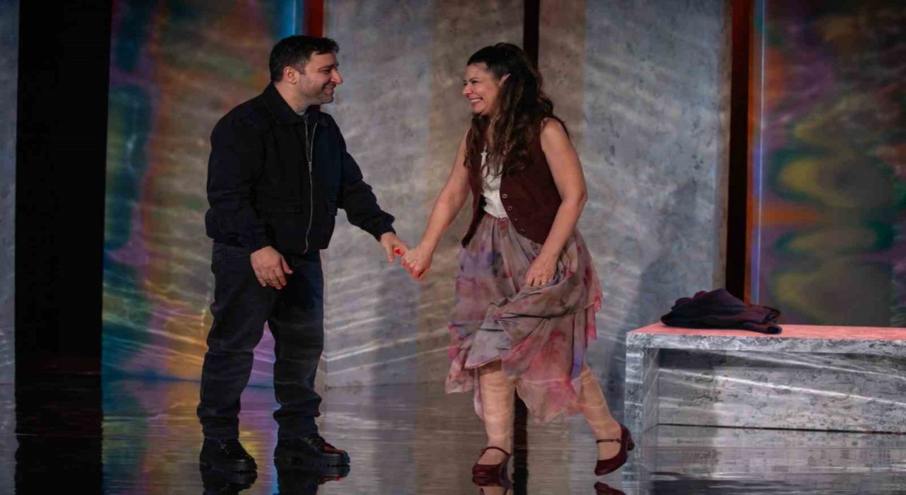 Şehir Tiyatroları, Unutmak oyunuyla göz doldurdu