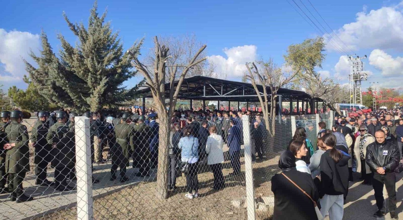 Şehit Pilot Üsteğmen Cüneyt Kandemir Ankarada son yolculuğuna uğurlandı
