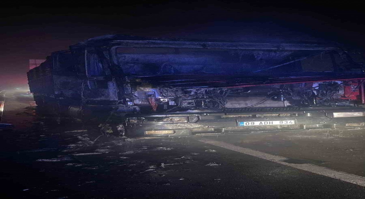 Seyir halinde bir anda alev alan tır kül oldu