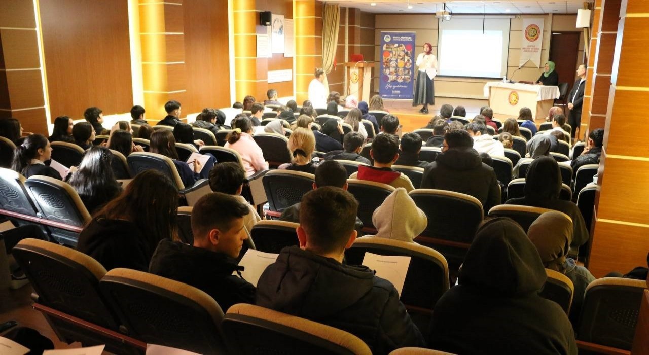 SGMde düzenlenen teknoloji semineri öğrencilerin geleceğine ışık tutacak