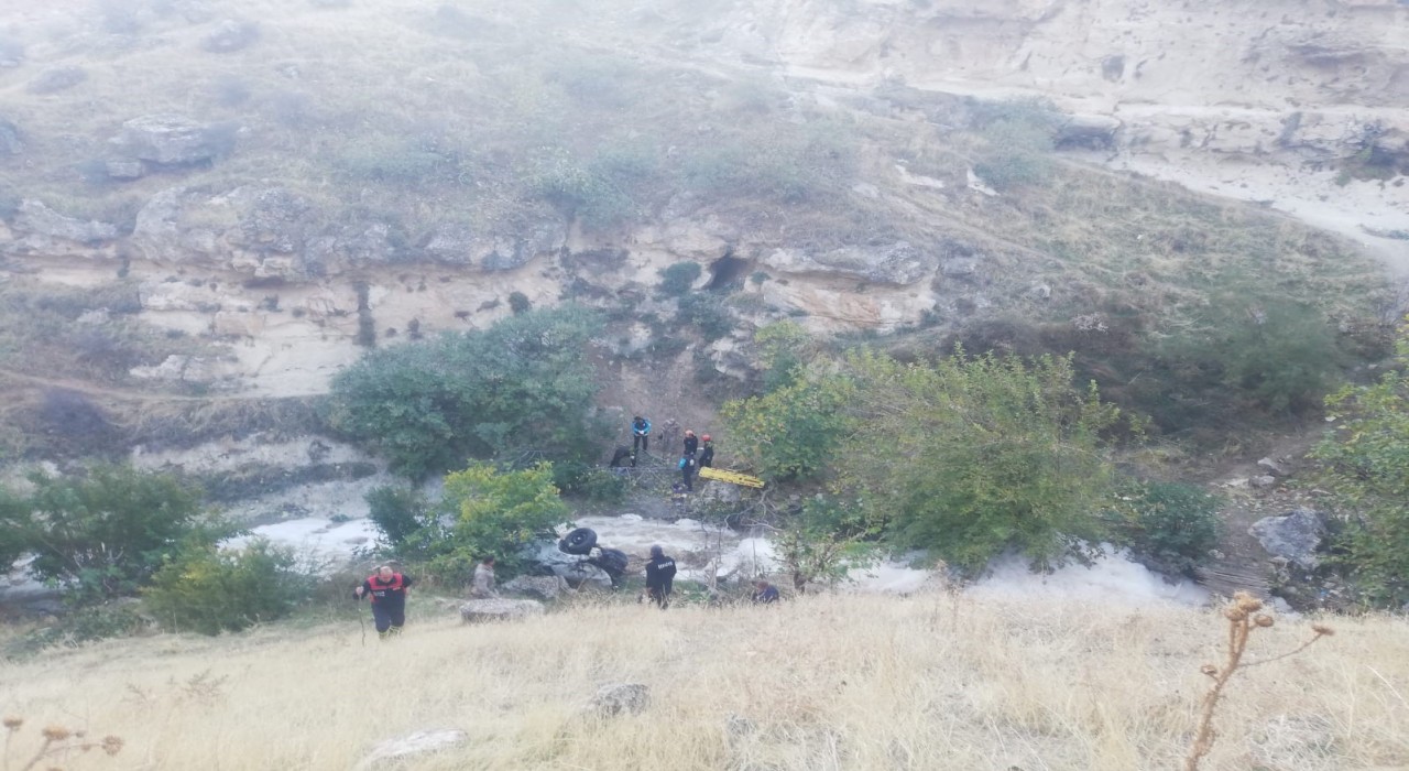 Siirtte araç uçuruma yuvarlandı, ölü ve yaralıya bir gün sonra ulaşıldı