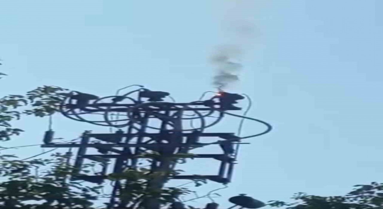 Siirtte arıza nedeni ile elektrik direğinde yangın çıktı