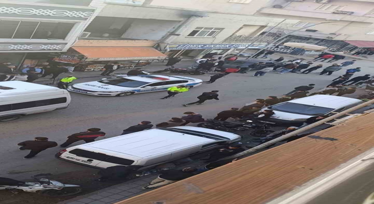 Siirtte iki grup arasında bıçaklı kavga: 2 yaralı