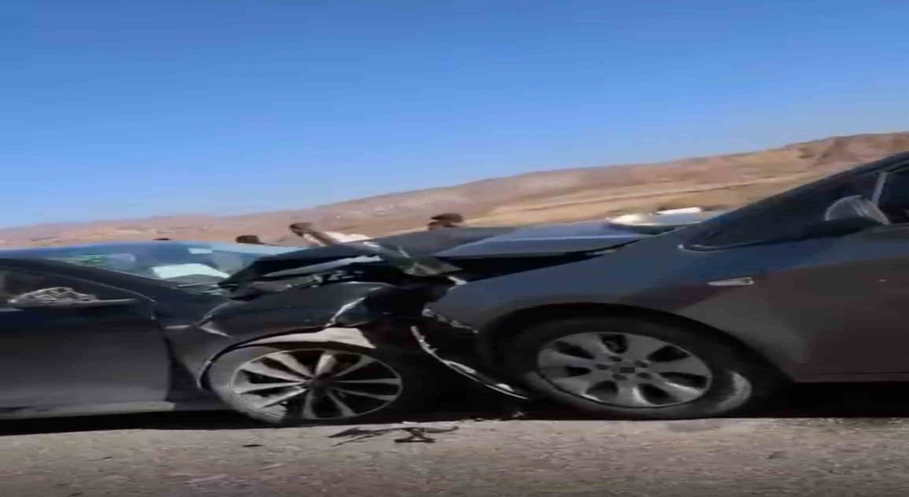 Siirtte otomobiller çarpıştı: 4 yaralı