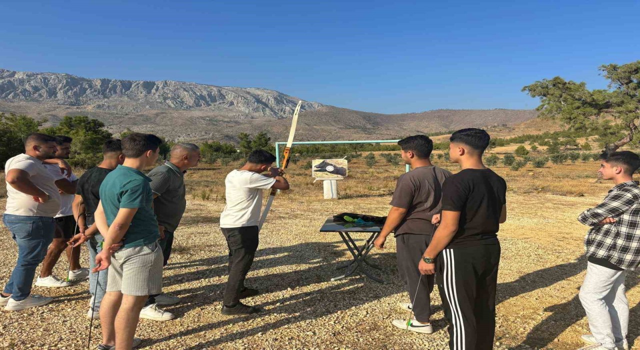 Silifkede mahalle muhtarlığından gençlere sosyal etkinlik