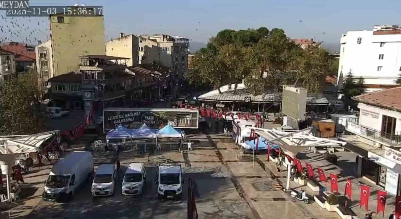 Sındırgıda 4.9 büyüklüğündeki deprem anı kameralara