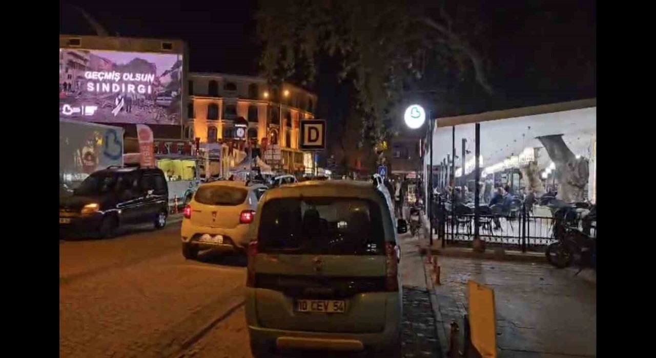 Sındırgıda deprem paniği